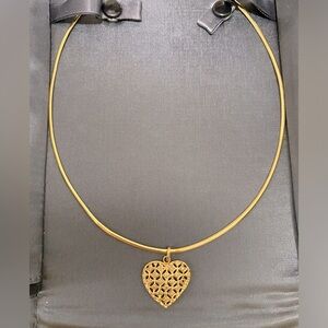 18-karat gold antique heart pendant adorned with diamonds, made in Brazil.